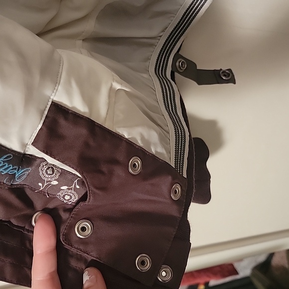 Betty Rides Sample Snowboarding Jacket - Picture 7 of 12